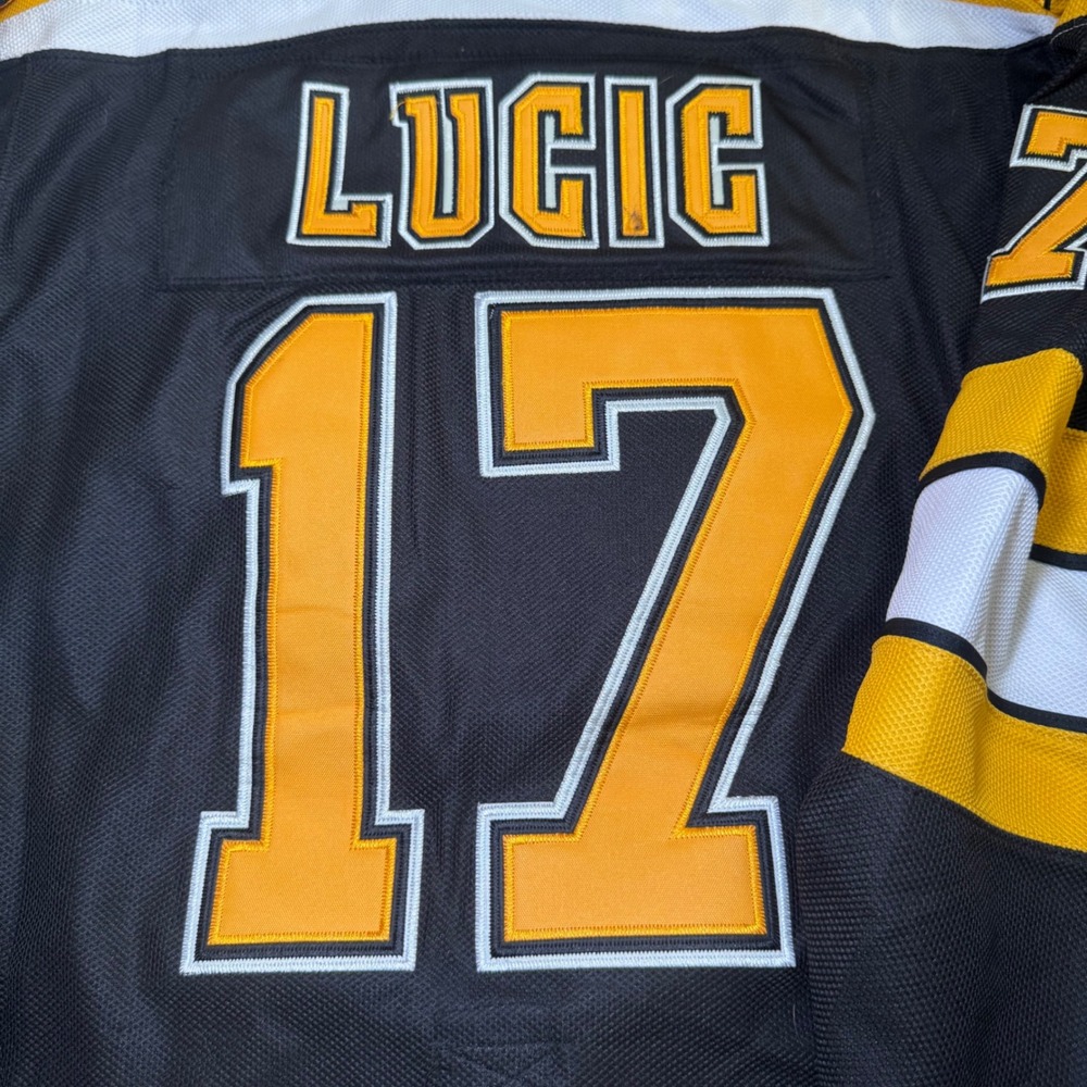 Reebok NHL Boston Bruins Milan Lucic 17 Jersey 2011 Stanley Cup Champions 54 - Picture 5 of 5